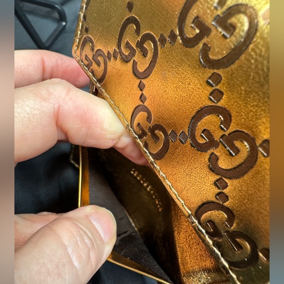 Gucci Metallic Gold GG Logo Card Key Wallet - Picture 16 of 16